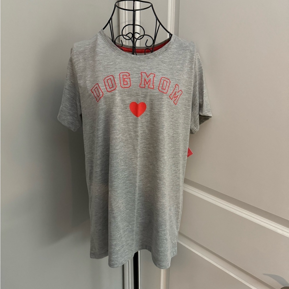 NWT Dog Mom ❤️ Tee in Size large